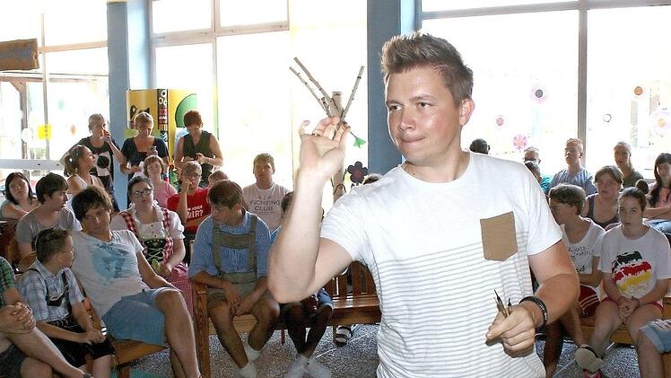 Tobias Thomann in Aktion: Seine Konzentration zahlte sich aus, denn er zog ins Finale ein. Da verlor der "Dorfrocker" ab. Foto: Ralf Naumann