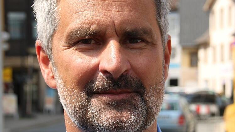 "Ein Auto, das mit 130 ankommt, würde in Kleinstteile zerlegt", sagt Peter Drozynski von der Firma IVS, die die Poller eingebaut hat.