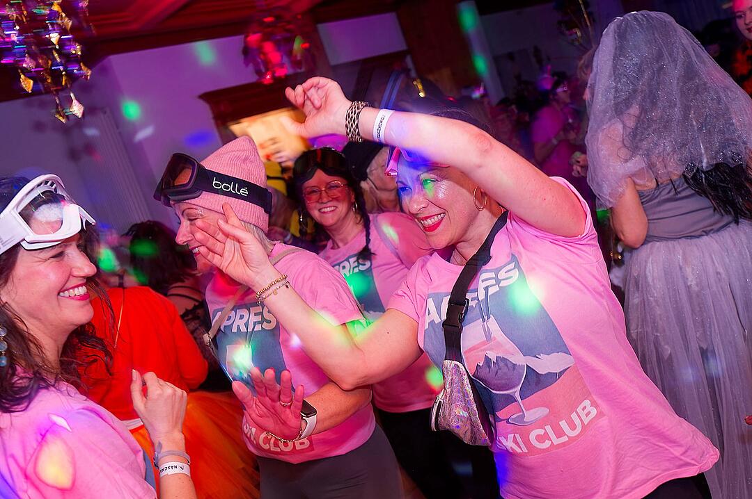 Drei Männerballetts, Musik von DJ Asti und vieles mehr gab es beim Weiberfasching!