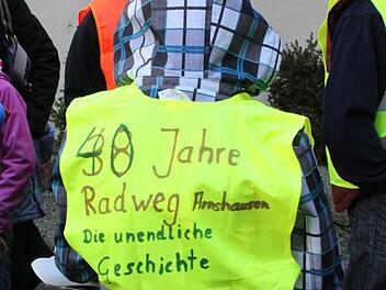 Nach 40 Jahren Protest bekommen die Arnshäuser ihren Radweg. Doch es gibt auch Kritiker im Bauausschuss wegen des abrupten Endes des Weges am Abzweig zum Wertstoffhof. Foto: Mäuser/ Archiv