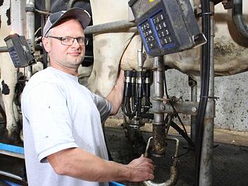 Burkard Baus, Milchbauer aus Mitgenfeld, rechnet ohne Milchquote mit Preisschwankungen.  Foto: Carmen Schmitt