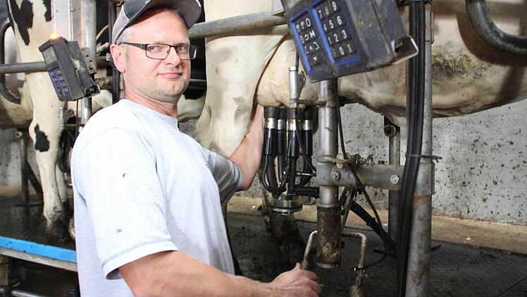 Burkard Baus, Milchbauer aus Mitgenfeld, rechnet ohne Milchquote mit Preisschwankungen.  Foto: Carmen Schmitt
