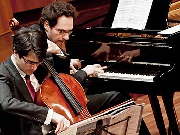 Danjulo Ishizaka und Shai Wosner gastierten im Coburger Kongresshaus. Foto: Jochen Berger