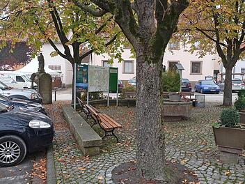 Hier stand der alte Brunnen noch am Marktplatz. Gerd Schaar/Archiv