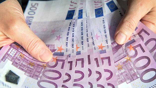 Der Reichenbacher Haushaltsplan 2018 hat ein Gesamtvolumen von 1&nbsp;739&nbsp;600 Euro, das w&auml;ren rund 3479 Scheine zu 500 Euro, die zwar mittelfristig abgeschafft, aber f&uuml;r einen unbegrenzte Zeitraum bei den nationalen Banken des Eurosystems umgetauscht werden.Archiv/dpa