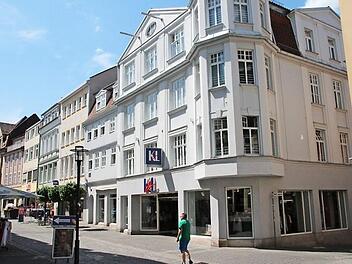 Die Einzelhandelsflächen in Coburg haben in den vergangenen zehn Jahren abgenommen. Aktuelles Beispiel: Das Bekleidungshaus K&L hat angekündigt, seine Filiale im Steinweg im September schließen zu wollen. Foto: Simone Bastian