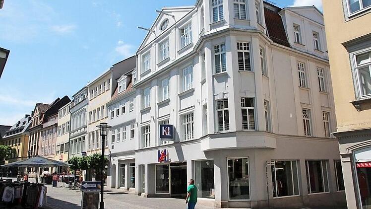 Die Einzelhandelsflächen in Coburg haben in den vergangenen zehn Jahren abgenommen. Aktuelles Beispiel: Das Bekleidungshaus K&L hat angekündigt, seine Filiale im Steinweg im September schließen zu wollen. Foto: Simone Bastian