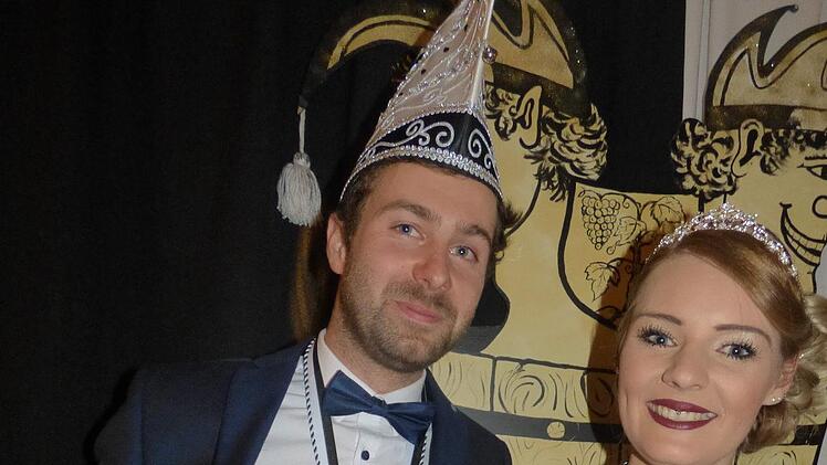 Felix Schäfer   und Anna-Lena Wiedow  sind das Faschingsprinzenpaar. Foto: Thomas Weichert