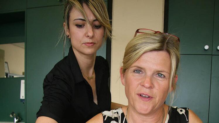 Klassenlehrerin Ursula Spieß genießt es, von ihren Schülern einmal bewirtet zu werden. Für das Business-Menü hat sie nur positive Bewertungen. Fotos: Sonja Adam