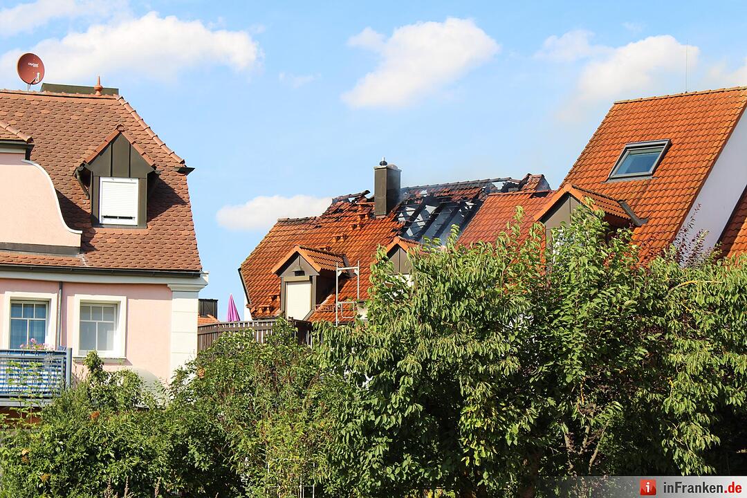 Hoher Sachschaden bei Dachstuhlbrand in Cadolzburg