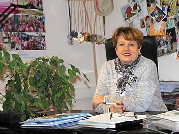 Ein Schreibtisch voll mit Arbeit: Nach der Wahl ist für Bürgermeisterin Brigitte Meyerdierks wieder Routine eingekehrt.  Foto: Ulrike Mülller