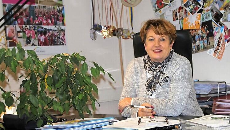 Ein Schreibtisch voll mit Arbeit: Nach der Wahl ist für Bürgermeisterin Brigitte Meyerdierks wieder Routine eingekehrt.  Foto: Ulrike Mülller