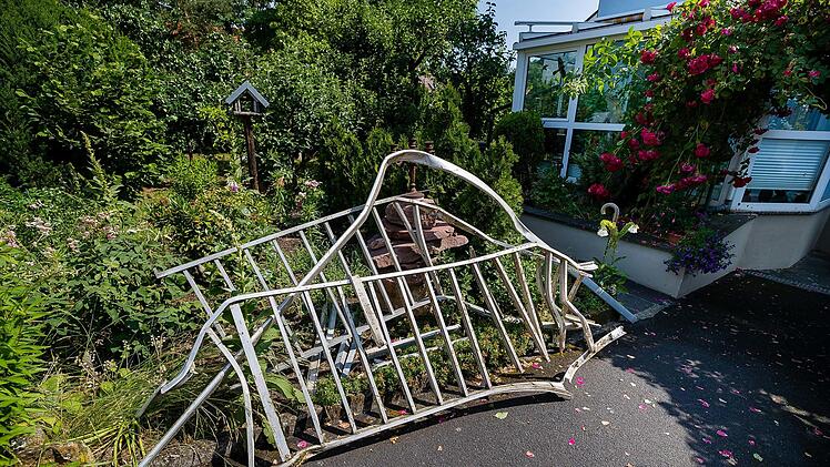 Dieser Gartenzaun hat nur noch Schrottwert.  Foto: Josef Lamber