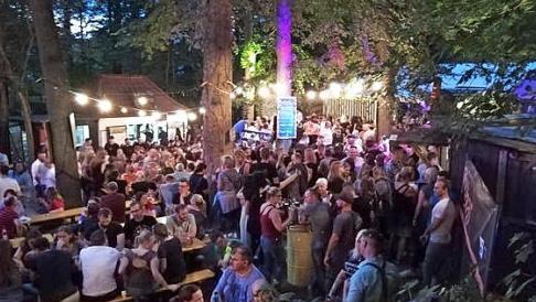 Eine Menge los ist zur Kirchweih auf dem Rockkeller  Foto: Hubmann