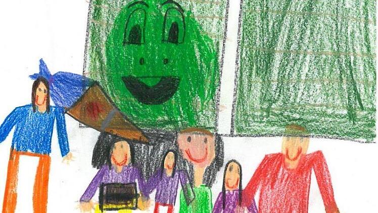 Die 1b der Cunz-Reyther-Grundschule Niederndorf, an welche heute stellvertretend für alle Herzogenauracher Erstklässler die Biobrotbox übergeben wurde  Foto: pr, gemalt von Nele