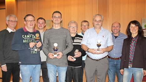 Bei den Ehrungen (von links): Vorsitzender Werner Hahn, Wolf Fickenscher, Daniel Zapf, Heiko Koch, Harald Koch, Reinhard Zapf, Rudolf Mager, Sportreferent Joachim Ruß und Bürgermeisterin Christine Frieß