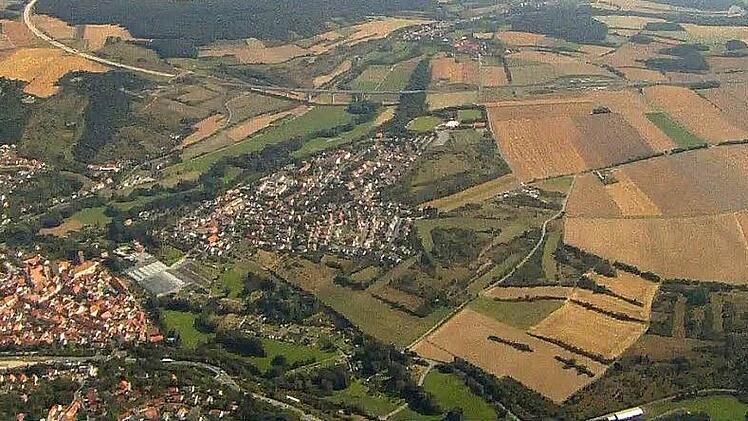 Die Videokamera machte diese Aufnahmen von Münnerstadt und dem Umland, als der Ballon immer höher und höher stieg. Fotos: Heike Beudert (2)/Skywalker-Kamera (3)