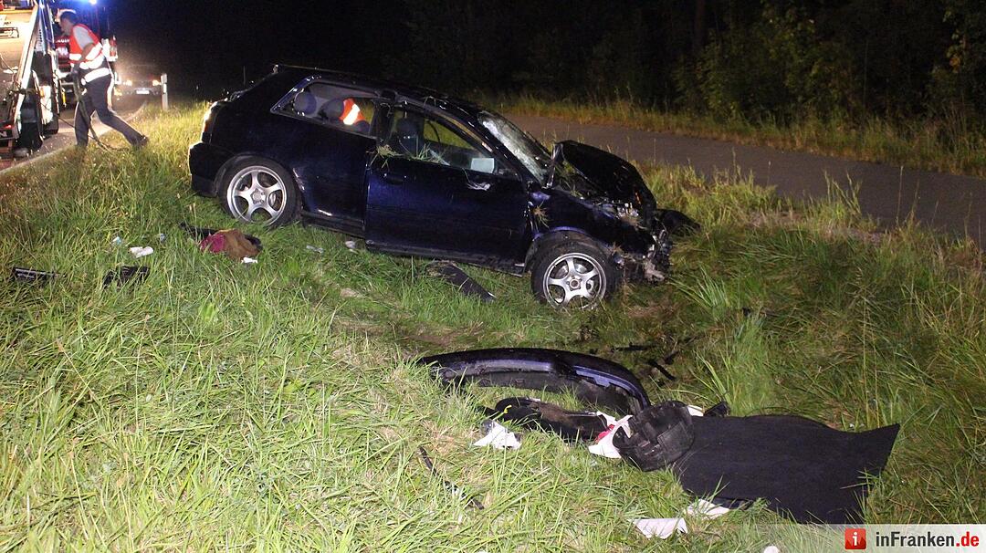 Pkw landet nach Überschlag auf Dach - Insassen kamen mit leichten Verletzungen davon