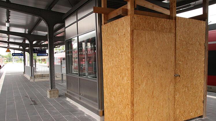 Impressionen vom Coburger Bahnhof - hier der Aufzug, der noch nicht fahren darfOliver Schmidt