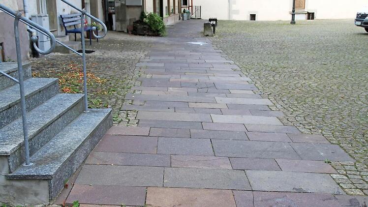 Gut sind die Platten am Anger. Schlecht ist, dass es in der Stadt so viele Treppen gibt.