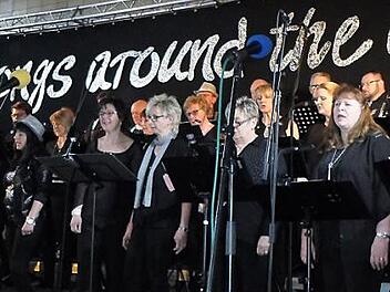 Der Chor "Route 16 - 60" bei seinem Konzert anlässlich des 15-jährigen Jubiläums Foto: Wolfgnag Gunzelmann