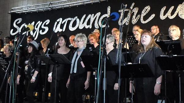 Der Chor "Route 16 - 60" bei seinem Konzert anlässlich des 15-jährigen Jubiläums Foto: Wolfgnag Gunzelmann