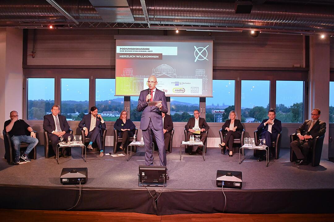 Podiumsdiskussion zur Bundestagswahl in der Brose Arena in Bamberg