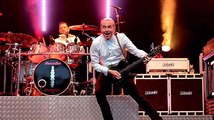 Francis Rossi in Aktion, wie  man ihn seit den 60er Jahren kennt.Helmut Ölschlegel