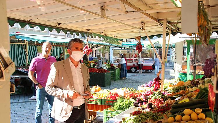 Thomas Egger besuchte  am Mittwoch den Coburger Wochenmarkt.Oliver Schmidt