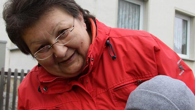 Lucyna Galuba: "Ich bin fast jeden Tag mit meinem Enkel Marcel zu Fuß im Dorf unterwegs. Von den Bewohnern aus der Gemeinschaftsunterkunft habe ich nichts Negatives mitbekommen. Mir sind auch keine Auffälligkeiten bekannt. Ich kann mir nicht vorstellen, dass es durch die Unterkunft mehr Kriminalität gegeben soll."