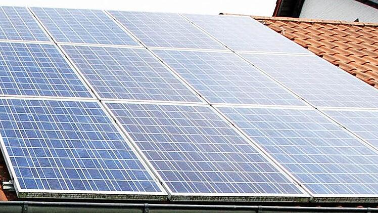 Um ein Energieeffizienz-Haus mit Photovoltaikanlage auf dem Dach ging es im Gemeinderat Neudrossenfeld. Foto: Archiv/Mathias Erlwein