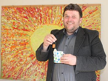 "Man trifft sich am Wasserkocher mit dem Teebeutelchen": Pfarrer Helmuth Bautz leitet die Fastengruppe in Bad Staffelstein.  Foto: Popp