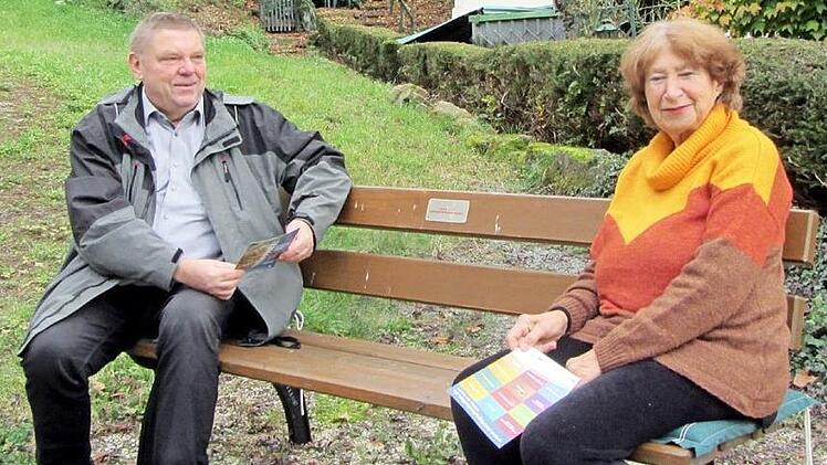 Karla Fohrbeck im Gespr&auml;ch mit Hermann M&uuml;ller Foto: Charly Gerlach