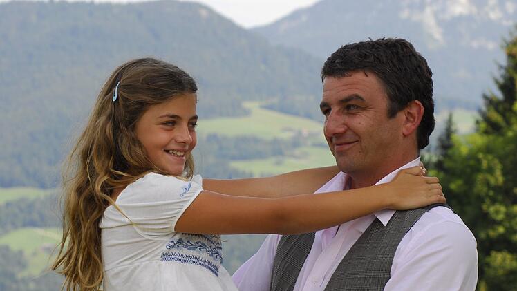 Seitdem sie neun Jahre alt ist, spielt Forcher zusammen mit Hans Sigl (Bild) in "Der Bergdoktor".