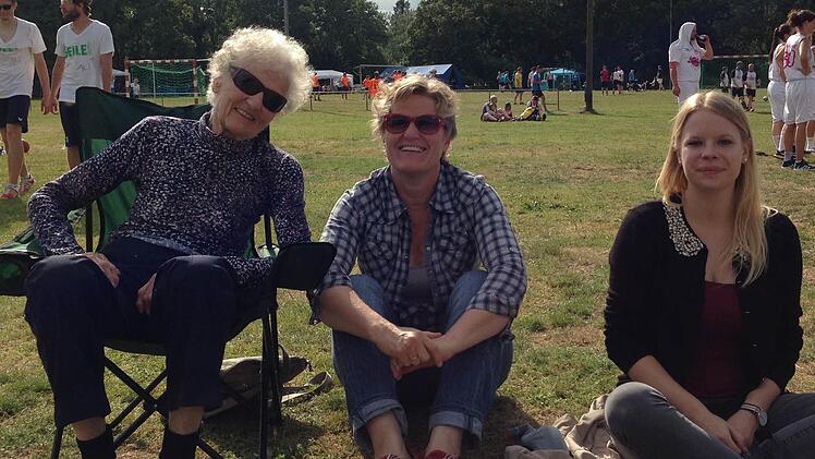 (v.li.) Wera, Tinka und Katha unterstrichen den genartionenübergreifenden Charakter des Turniers.  Foto: Daniel Ruppert