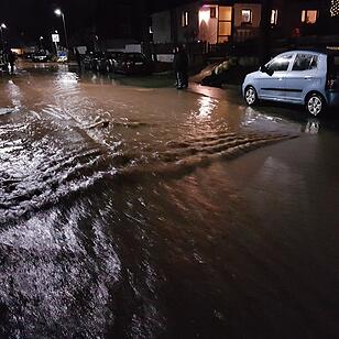 Hochwasser in Franken: In der Nacht zum Freitag kam es in Ansbach zu teils schweren Überschwemmungen