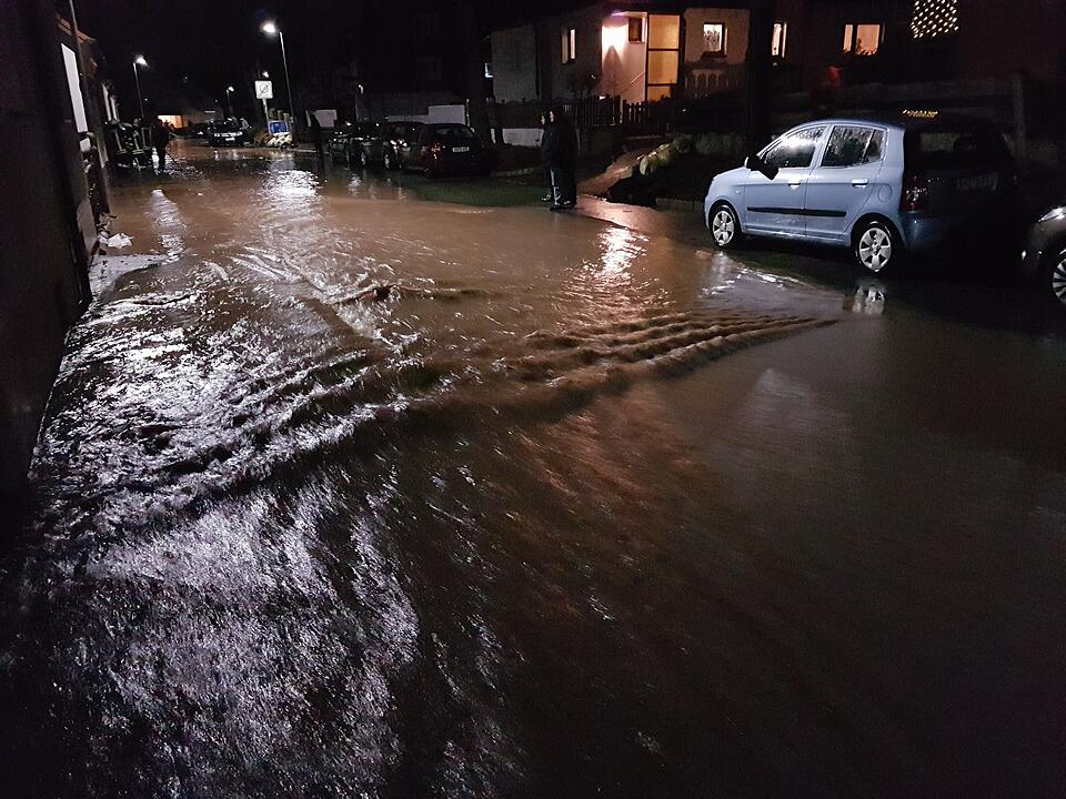 Hochwasser in Franken: In der Nacht zum Freitag kam es in Ansbach zu teils schweren Überschwemmungen