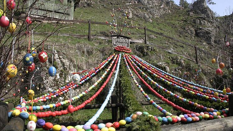 Die Quelle der Trubach am Ortseingang wird alljährlich sehr aufwändig geschmückt.