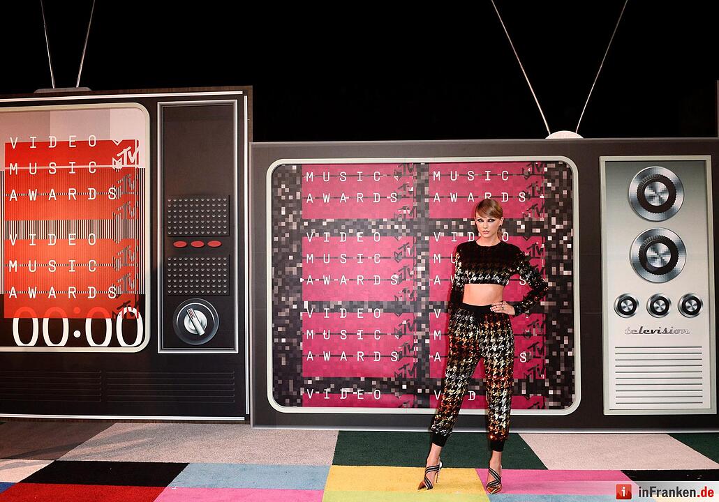 Red Carpet - MTV Video Music Awards 2015