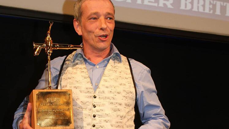 Auch einen Pokal bekam der Sachse überreicht.