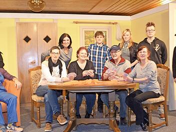 Die Theatergruppe freute sich auf die Aufführungen.  Foto: Andreas Lomb