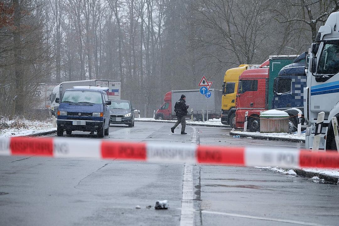 Toter Mann auf Autobahnparkplatz bei A9 gefunden