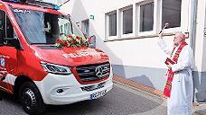 Pfarrer Peter Rüb segnete das neue Fahrzeug.