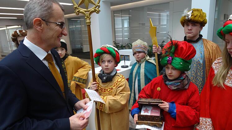 In der Sparkasse Kulmbach-Kronach mit Vorstand Harry Weiß. Foto: Sparkasse Kulmbach-Kronach