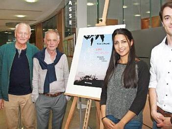 Bei der Vernissage (von links): Werner Schmid (Wiesenburg-Verlag), Klaus Schwanda, Lilian Zargartalebi und Felix Pfeffermann Foto: PR