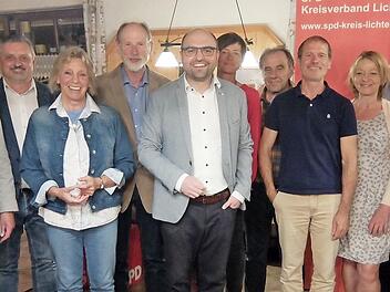 Der Kreisverband Lichtenfels hat neu gew&auml;hlt. Auf dem Bild (von links): Josef Stark, Kreiskassier, J&uuml;rgen Spitzenberger, stellv. Kreisvorsitzender, Monika Faber, weitere Stellvertreterin des Landrats, Dieter Schmiedel, Kassenpr&uuml;fer, Sebastian M&uuml;ller, Kreisvorsitzender, Heike Schweens, SPD-Verwaltungsangestellte, Kurt Hammer, Schriftf&uuml;hrer, Arnt Schille, stellv. Kreisvorsitzender, Eveline Zeis, stellv. Kreisvorsitzende, Andreas H&uuml;gerich, Lichtenfelser B&uuml;rgermeister und stellv. Kreisvorsitzende...