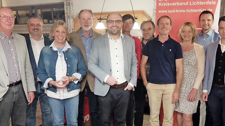 Der Kreisverband Lichtenfels hat neu gew&auml;hlt. Auf dem Bild (von links): Josef Stark, Kreiskassier, J&uuml;rgen Spitzenberger, stellv. Kreisvorsitzender, Monika Faber, weitere Stellvertreterin des Landrats, Dieter Schmiedel, Kassenpr&uuml;fer, Sebastian M&uuml;ller, Kreisvorsitzender, Heike Schweens, SPD-Verwaltungsangestellte, Kurt Hammer, Schriftf&uuml;hrer, Arnt Schille, stellv. Kreisvorsitzender, Eveline Zeis, stellv. Kreisvorsitzende, Andreas H&uuml;gerich, Lichtenfelser B&uuml;rgermeister und stellv. Kreisvorsitzende...