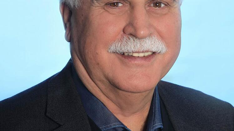 "Das ist keine Heimat mehr für mich, aber vielleicht wurde durch die böhmische Herkunft meine Liebe zur Musik befördert", sagt Wolfgang Görner. Der SPD-Fraktionssprecher war der einzige Teilnehmer der Kreistagsfahrt, der in Böhmen geboren wurde: 1941 kam er in Oberleutensdorf im Kreis Most zur Welt, mit fünf Jahren flüchtete er mit seiner Familie dann in die Hassberge. "Ich war zum ersten Mal kurz nach meinem 50. Geburtstag hier, meine Mutter zeigte mir das Haus, in dem ich geboren wurde", be...