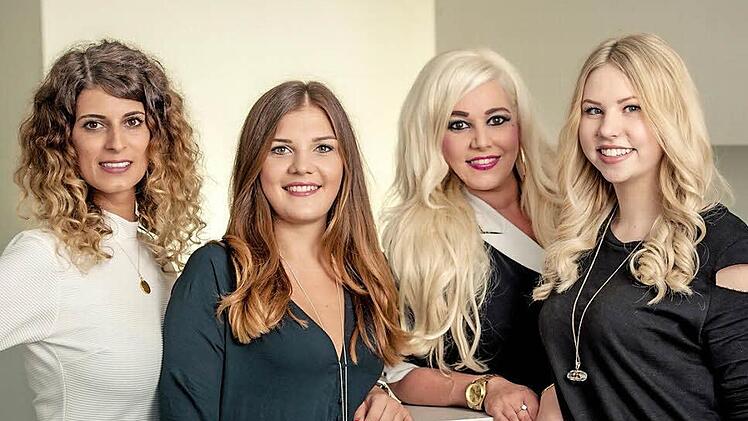 Daniela Nikola (2. von rechts) mit ihrem Team: Verena Wolter, Top Hairstylistin Romina Danner und Marcia Inzenhofer (Volontär Stylistin 2. Lehrjahr ).  Foto: Nikola