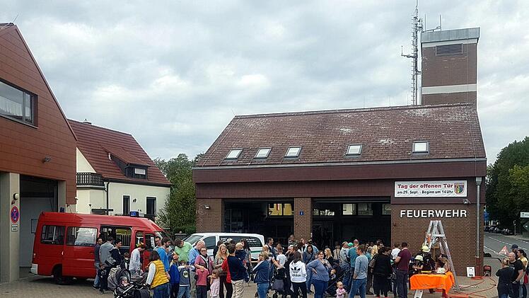 Die Weisendorfer Feuerwehr hatte ihre Türen geöffnet.    Foto: Richard Sänger